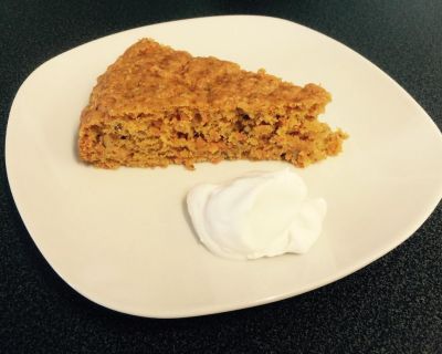Saftiger Karottenkuchen mit Kokossahne