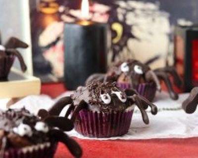 Schön schaurig: Halloween Muffin Spinnen