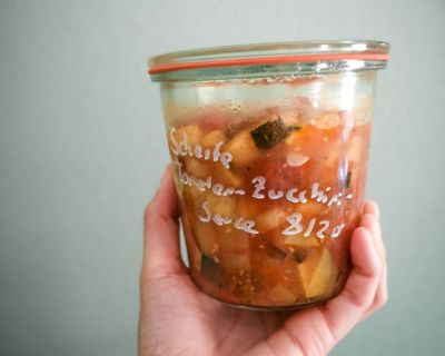 [Scharfe] Zucchini-Tomatensauce eingekocht