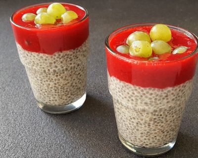 VANILLE-CHIA-PUDDING MIT HIMBEERSAUCE