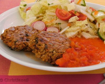 Vegan MoFo (25): Gerstenbratlinge mit Zigeunersauce