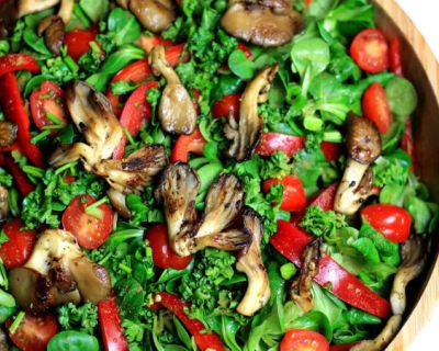 Feldsalat mit roter Paprika und Austernpilzen