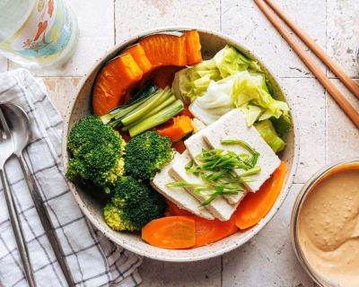 Japanisches gedämpftes Gemüse mit Miso-Sesam-Sauce – Mushi Nabe