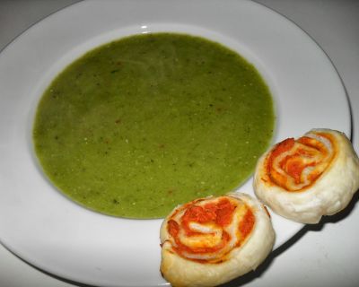Lauchsuppe mit Teigschnecken