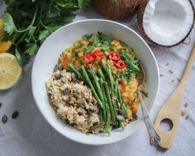 Kokos-Daal mit braunem Reis & Prinzessbohnen