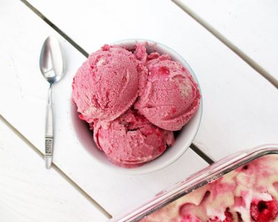 Himbeer Eiscreme (Vegan, Ohne Kristallzucker, Ohne Cashews oder Kokosnuss)