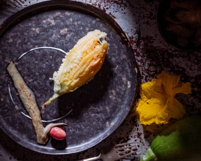 Zucchiniblüten mit Sardellen und Mozzarella – vegan