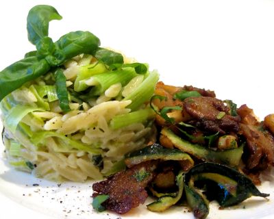 Lauch-Pastasotto mit Pilz-Zucchini-Gemüse