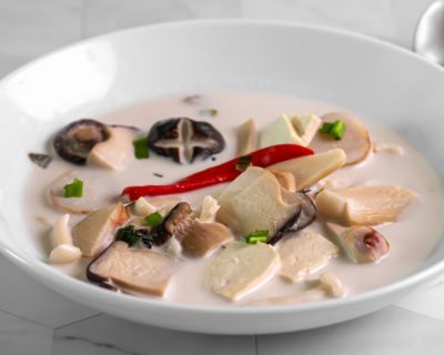 Thai Kokos Suppe mit Pilzen und Tofu