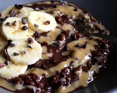 Schoko-Porridge mit Erdnussbutter und Banane