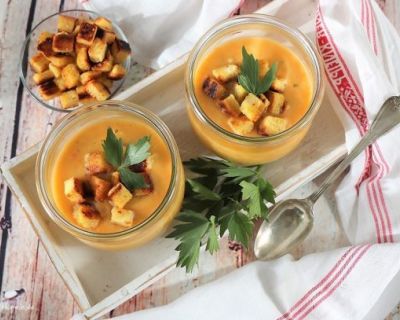 Kartoffelsuppe mit knusprigen Croutons