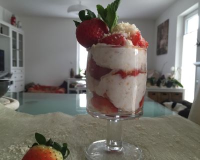 Joghurt mit Amaranth und frischen Beeren