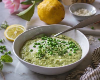 Erfrischend-scharfe Erbsen-Kokossuppe mit Meerrettich