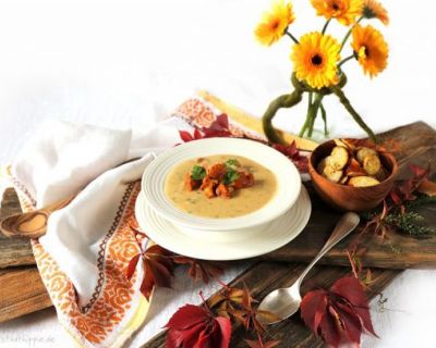 Pfifferlingsuppe mit Brezenchips