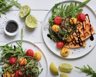 Gewaffelter Tofu mit Wassermelone und Mango