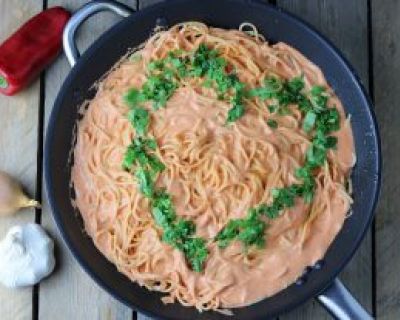 Spaghetti in roter Paprikasoße