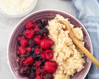 Milchreis mit Beeren (glutenfrei, zuckerfrei)