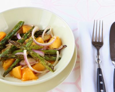 Mangosalat mit gebratenem Spargel