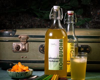 Zitronenverbene-Kombucha – selbst fermentierte, frische Limonade