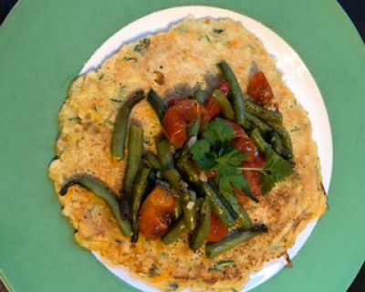 Gemüsepfannkuchen mit Stangenbohnen und Tomaten (vegan)