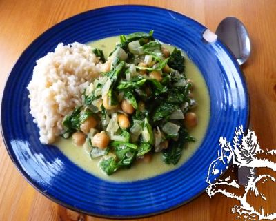 Easy: Creamy Spinach with Chickpeas and Peanuts
