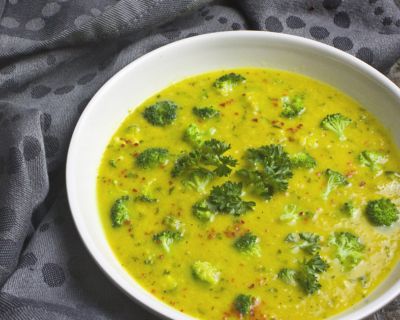 Brokkoli-Lauch-Suppe mit Kurkuma