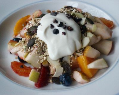 Vegan Detox – Tag 20 : Obstsalat mit Müsli und Sojajoghurt – Partycatering