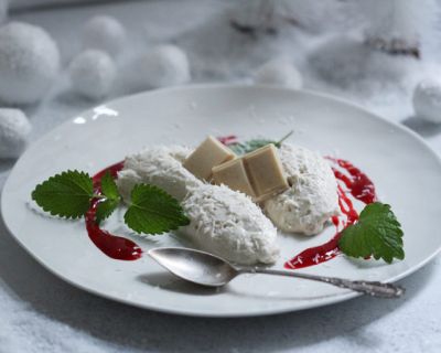 Veganes weißes Schokomousse
