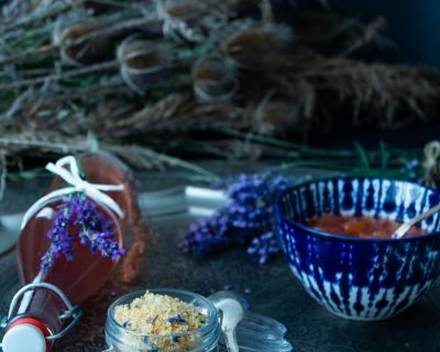Wunderbar duftender Lavendelsirup, Lavendel-Zitronen-Zucker und Lavendel-Nektarinen-Konfitüre